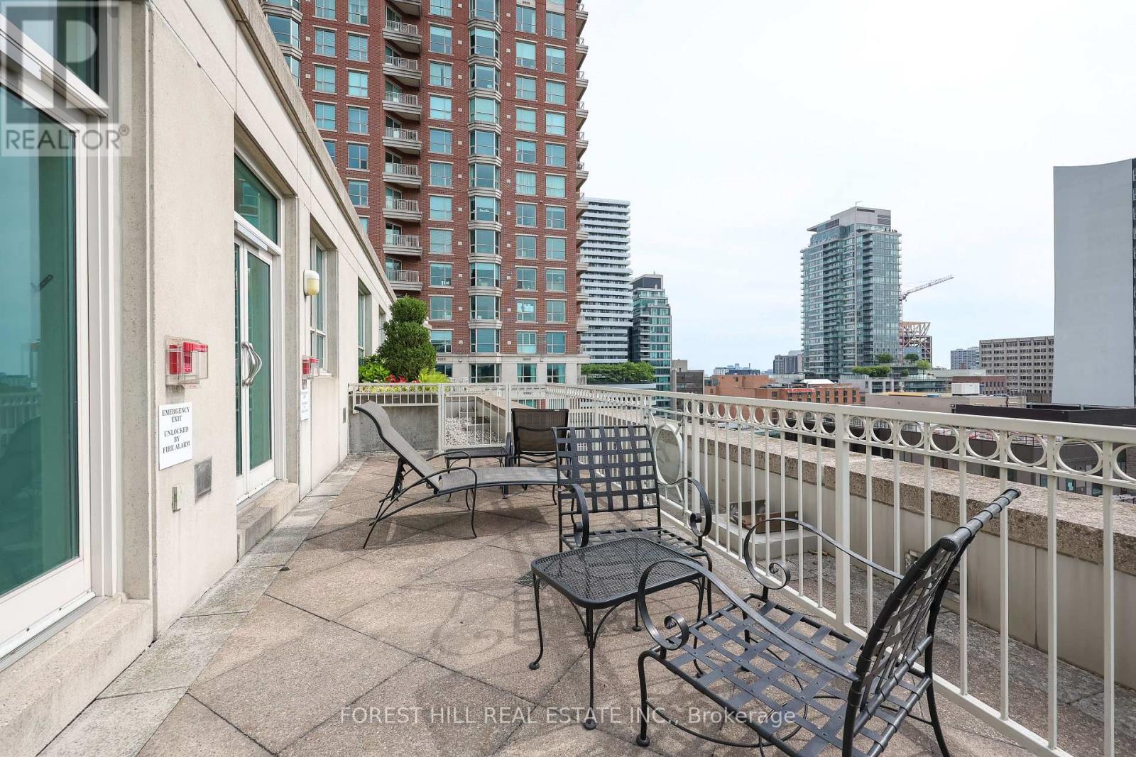 #305 38 AVENUE ROAD - 35