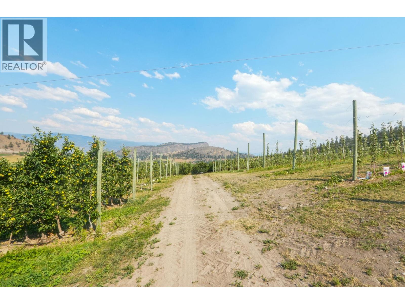 9827 Gillard Avenue, Summerland