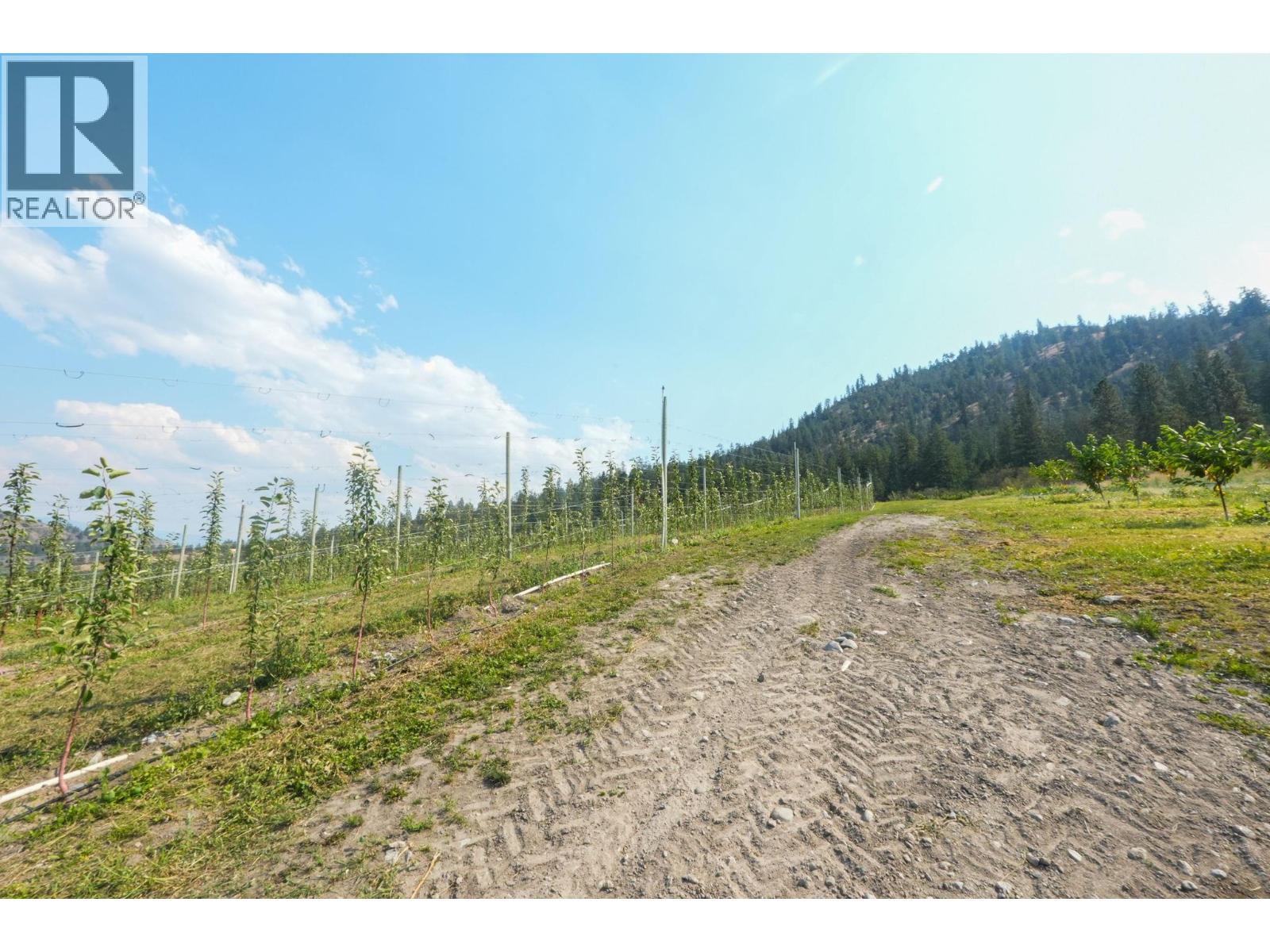 9827 Gillard Avenue, Summerland