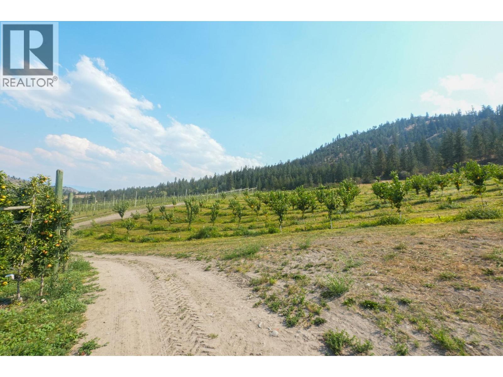9827 Gillard Avenue, Summerland