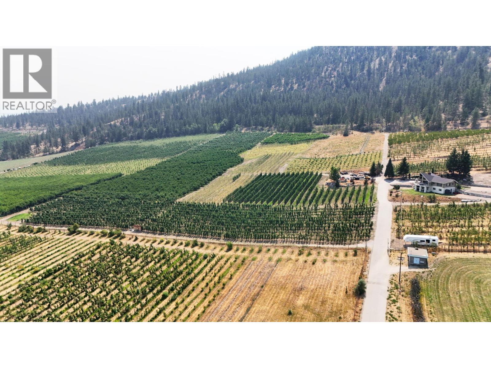 9827 Gillard Avenue, Summerland