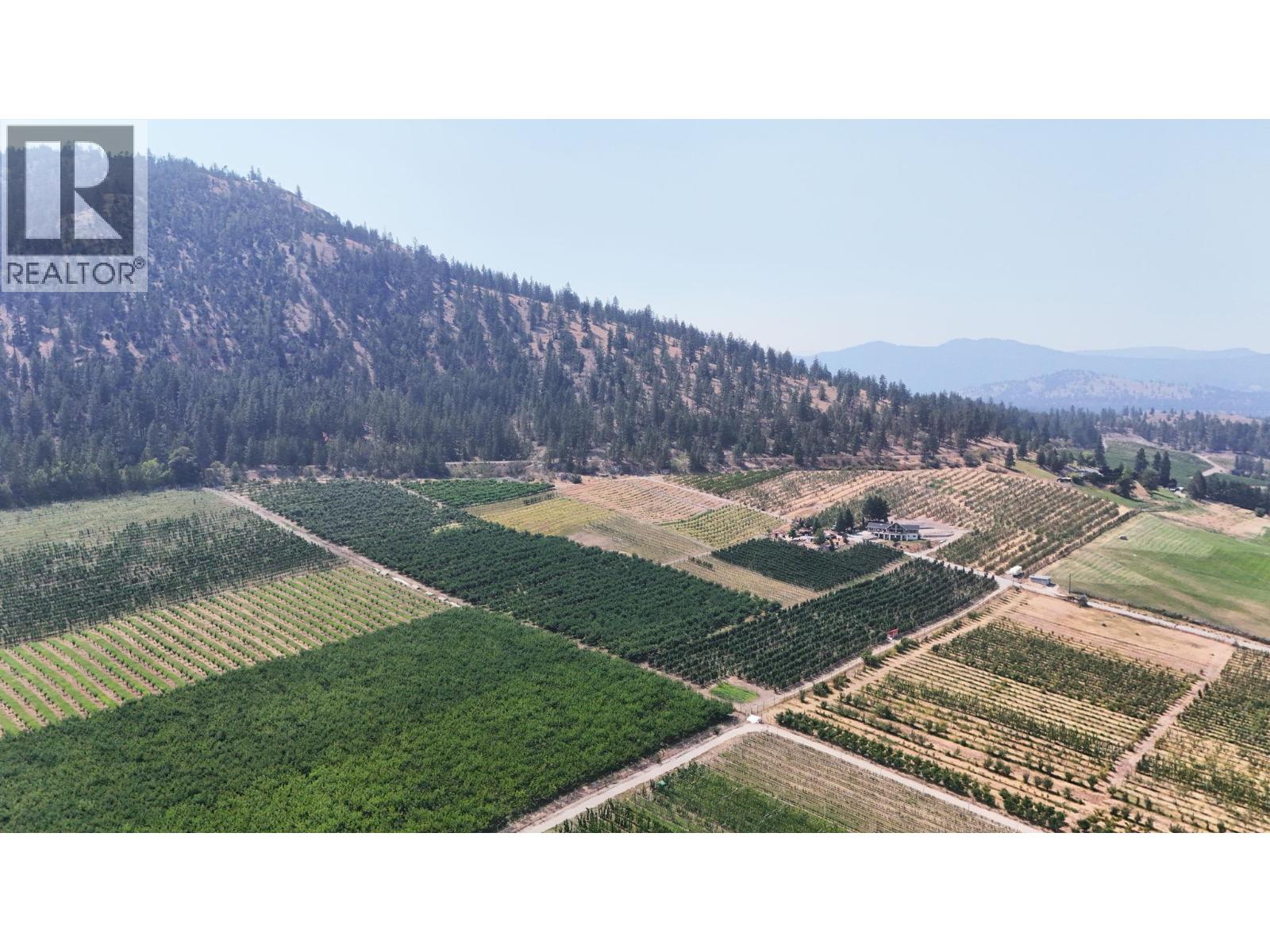 9827 Gillard Avenue, Summerland