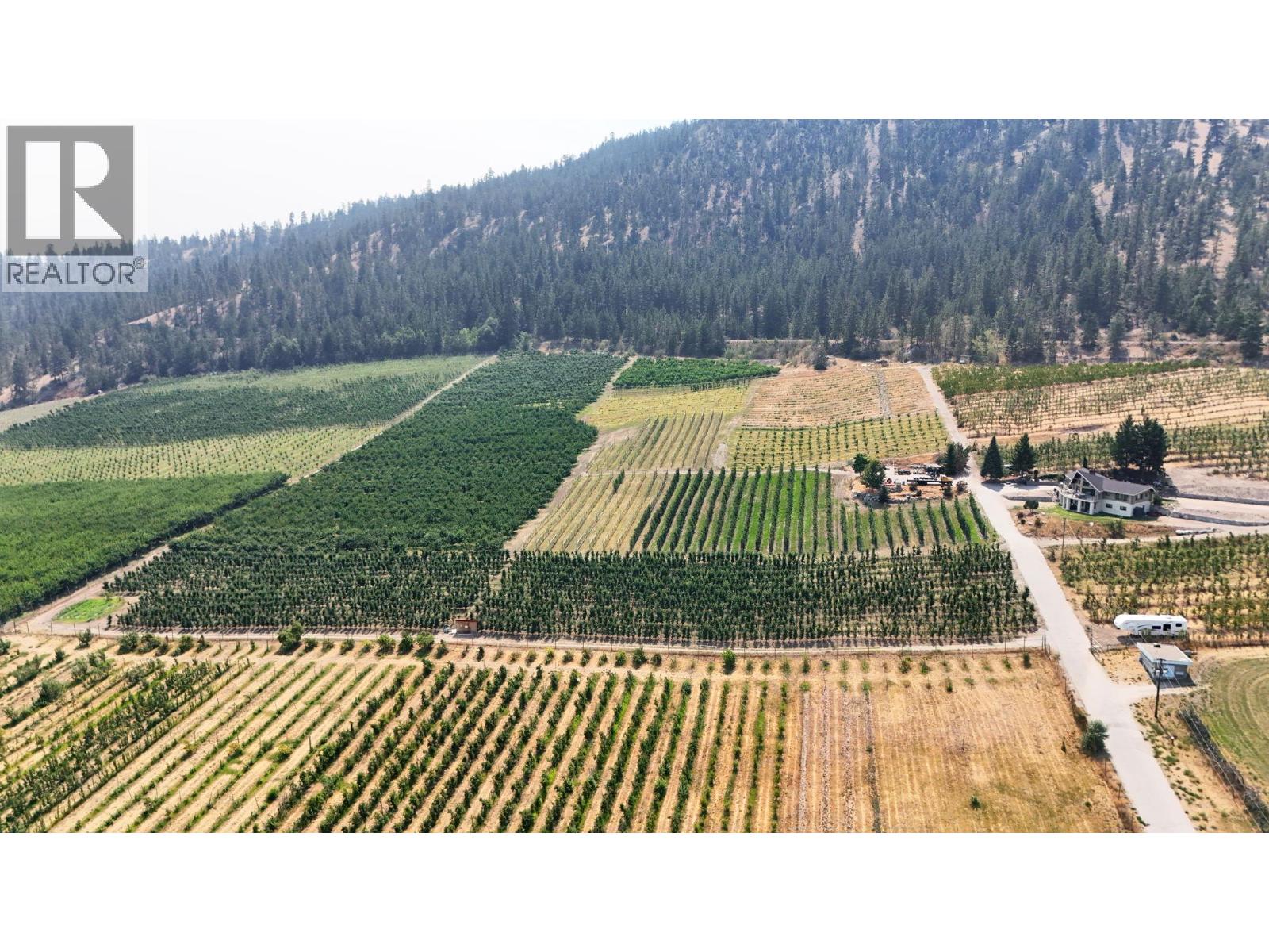 9827 Gillard Avenue, Summerland