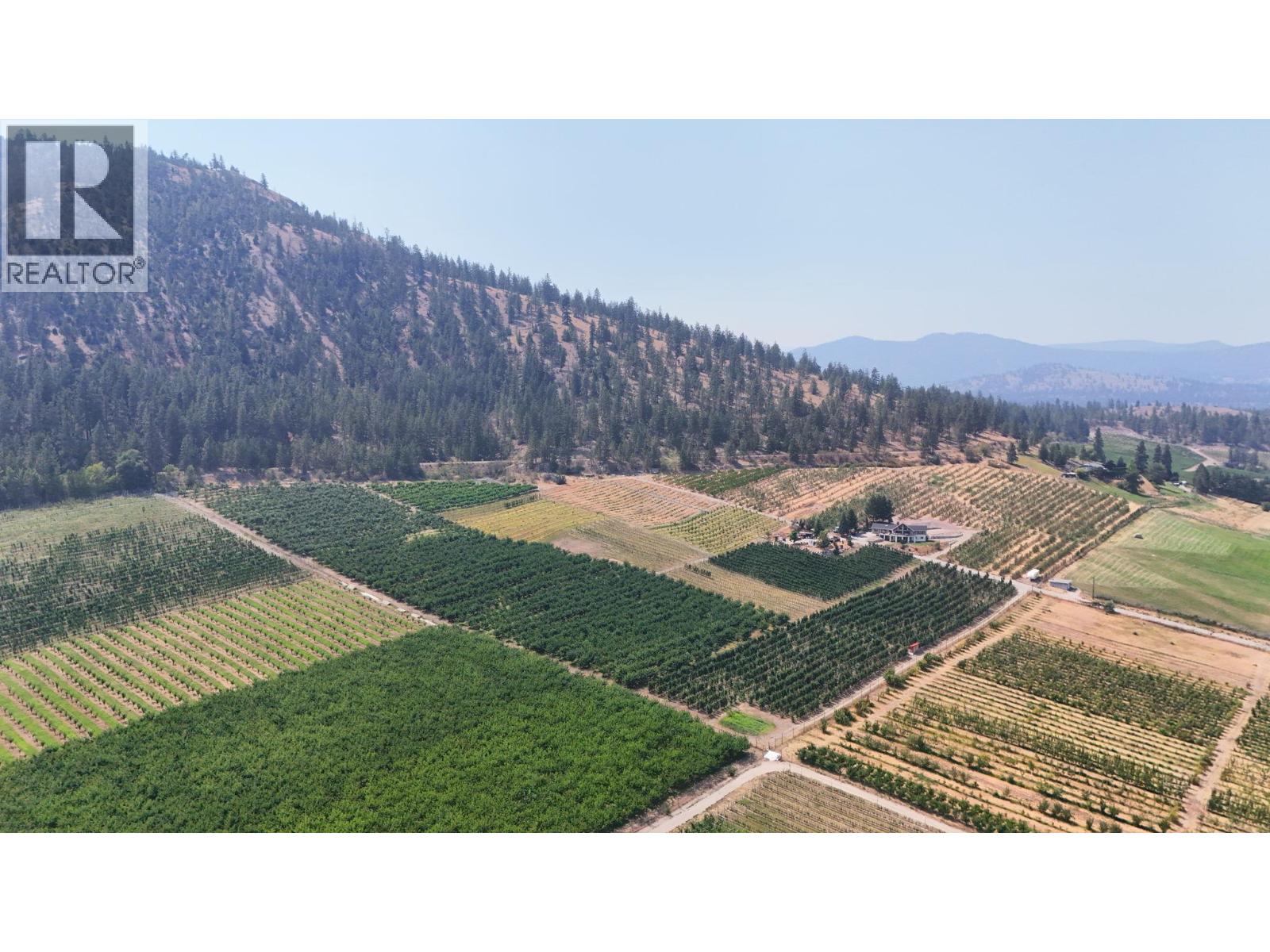 9827 Gillard Avenue, Summerland