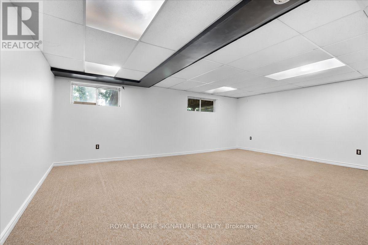 138 GRADWELL DRIVE - 17