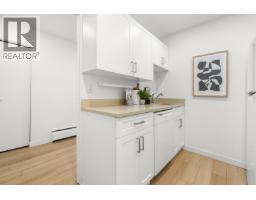 879 Westview Crescent, North Vancouver, BC V7N2L5 Photo 11