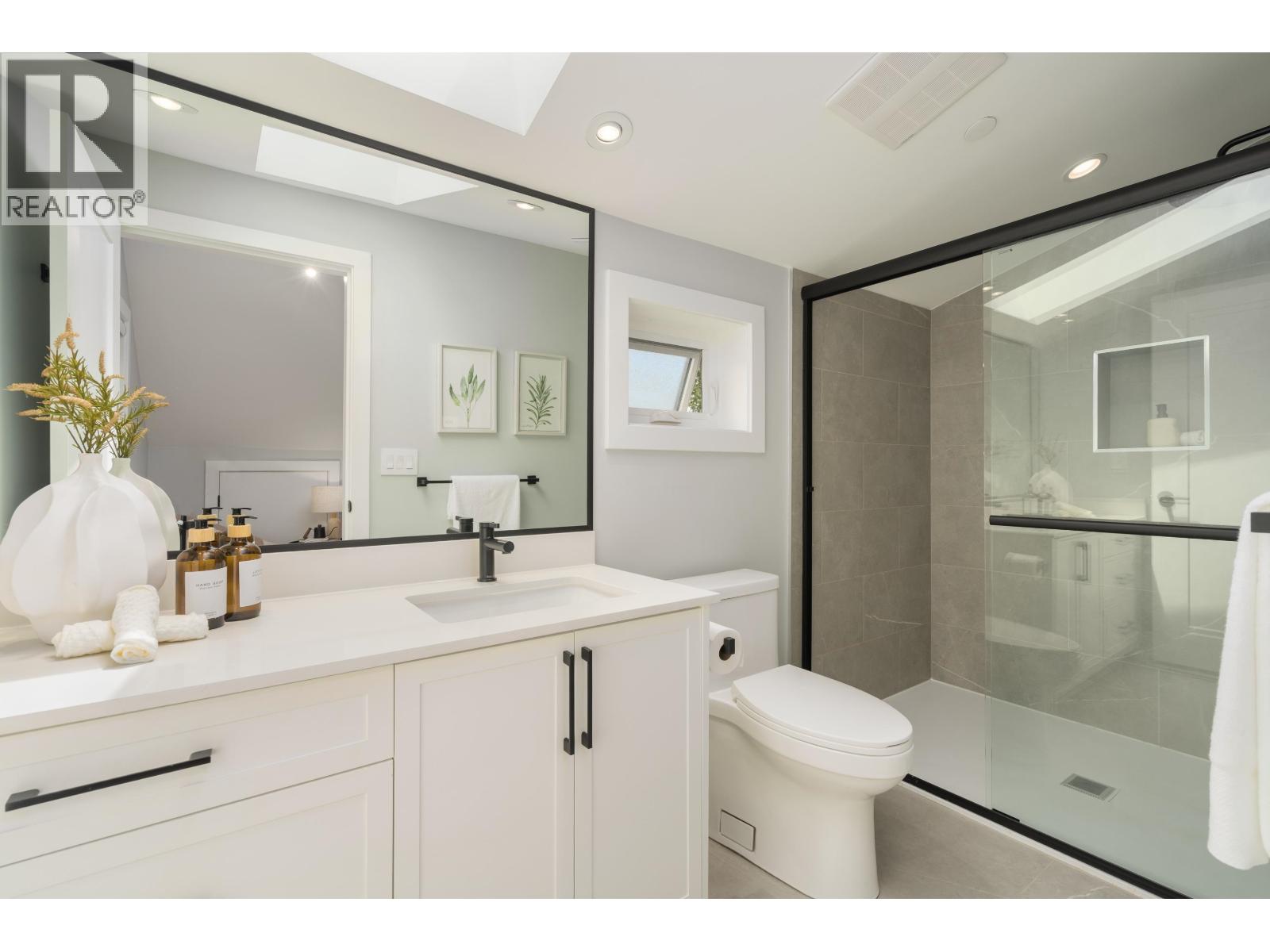 4 Bed, 3 Bath House for Sale in Vancouver – 2196 E 19TH AVENUE, Vancouver – MLS# R3152267 - Image 18