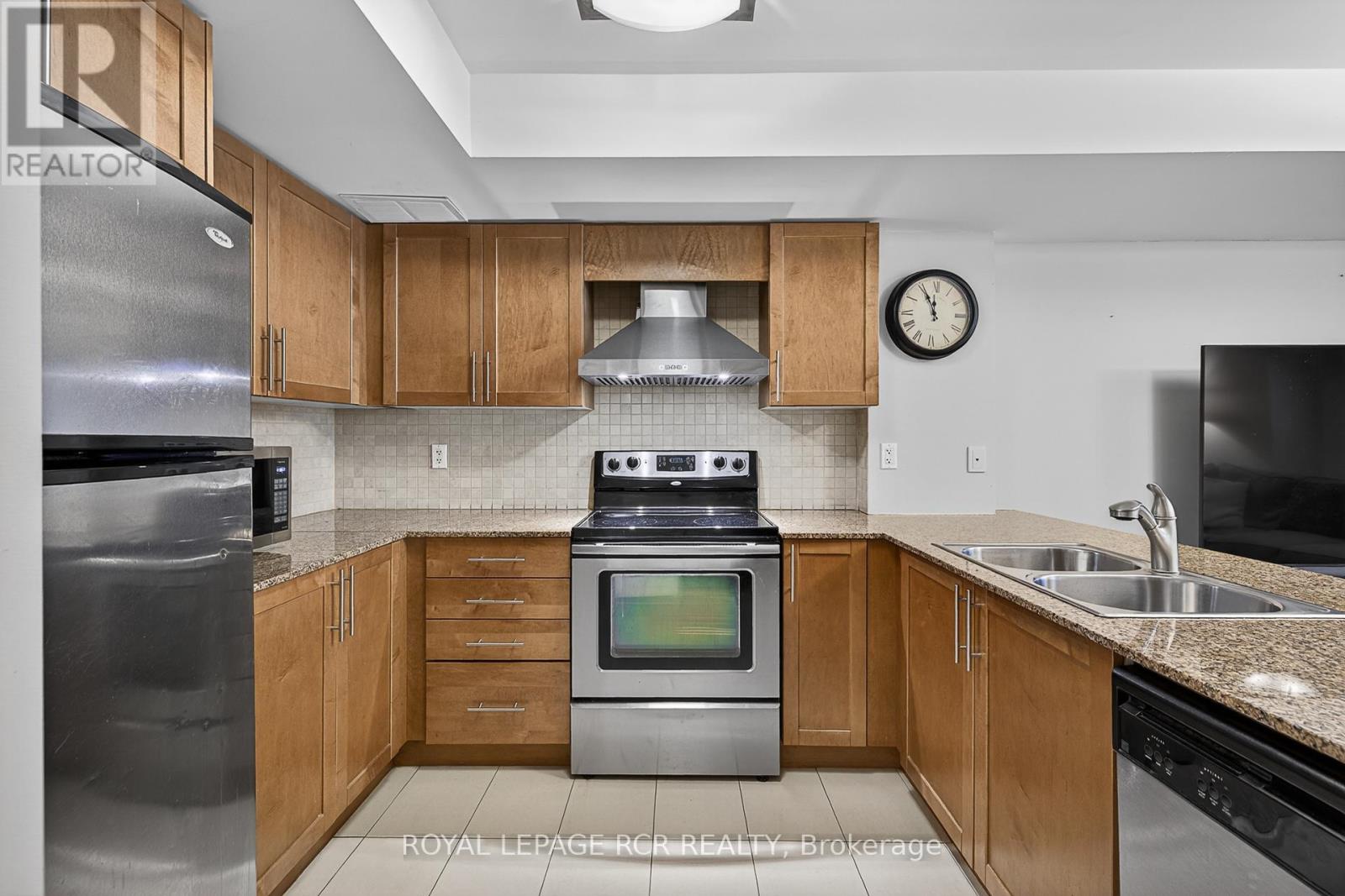 #138 326 JOHN STREET - 18
