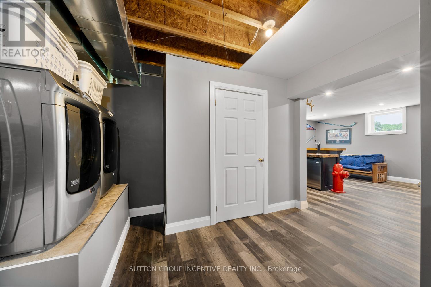 1277 SUNNIDALE ROAD - 33