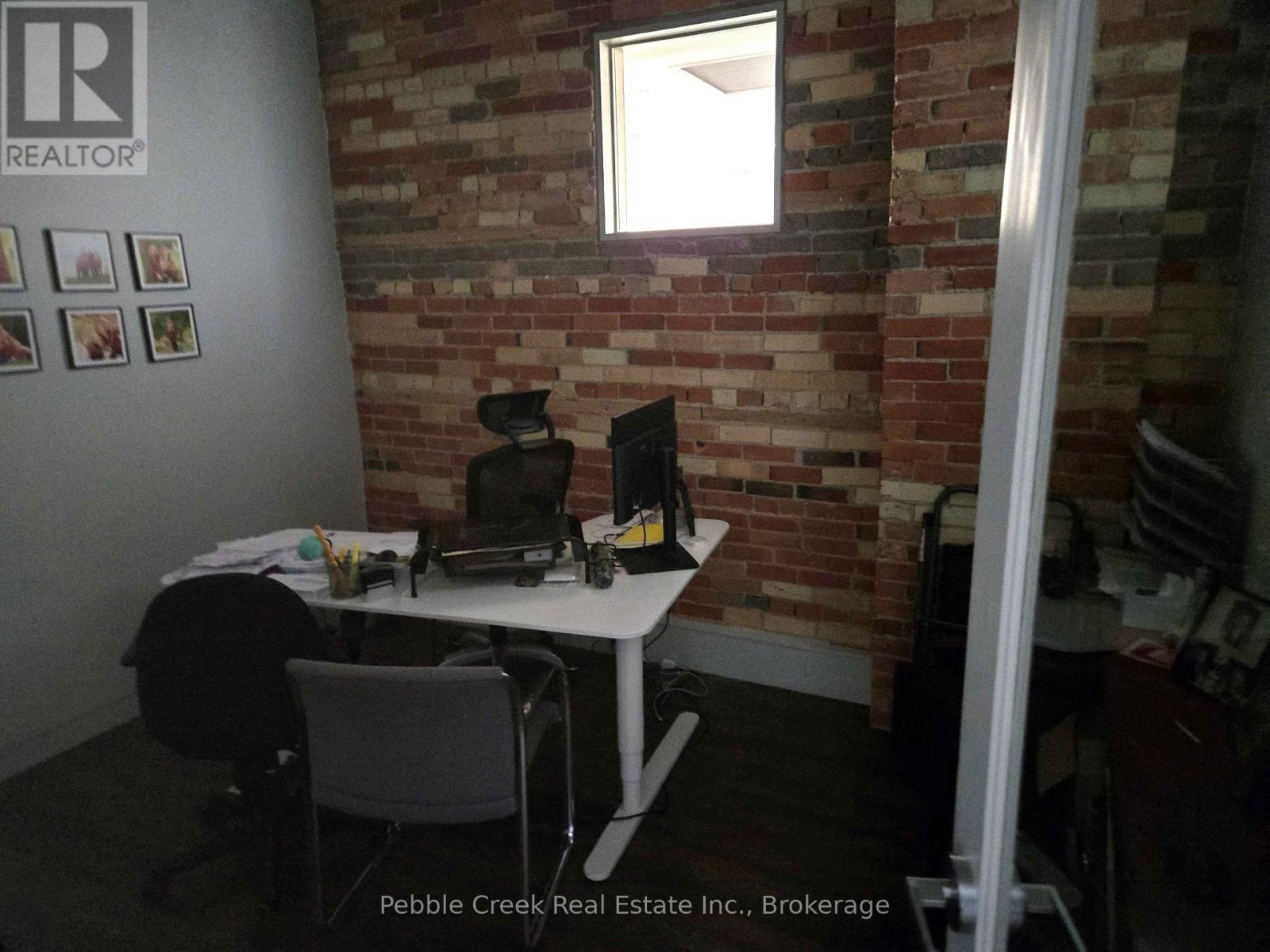 144 Courthouse Square — photo 17