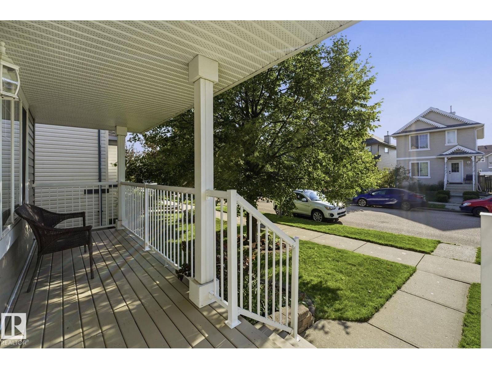 215 85 ST SW - 2