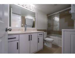 17396 62a Avenue, Surrey, BC V3S5J1 Photo 14