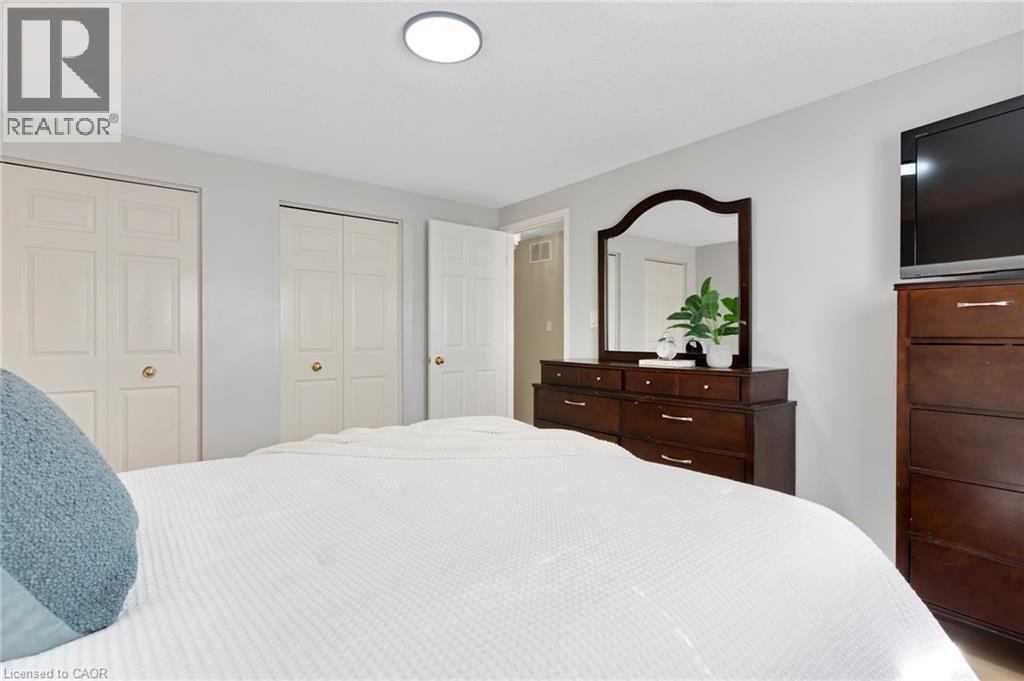 913 COPPER LEAF Crescent - 33