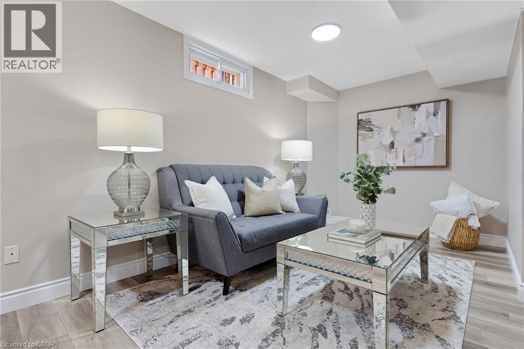 913 COPPER LEAF Crescent - 42