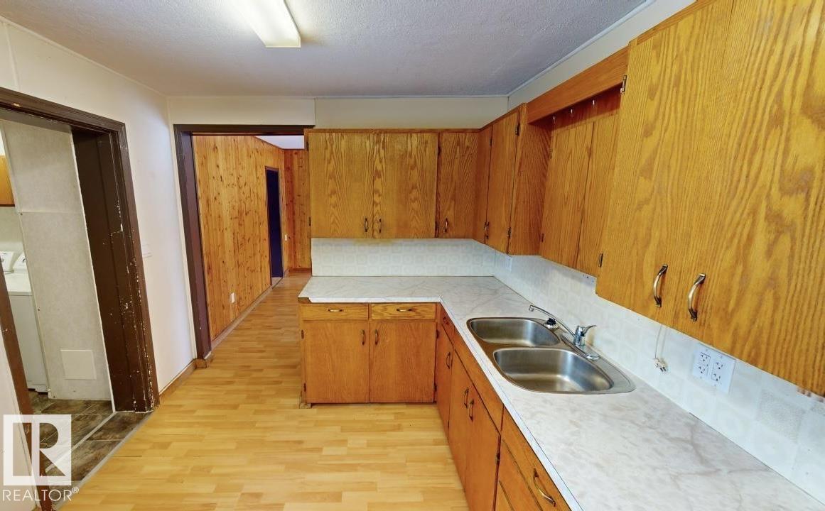 4708 47 AV - Image 3