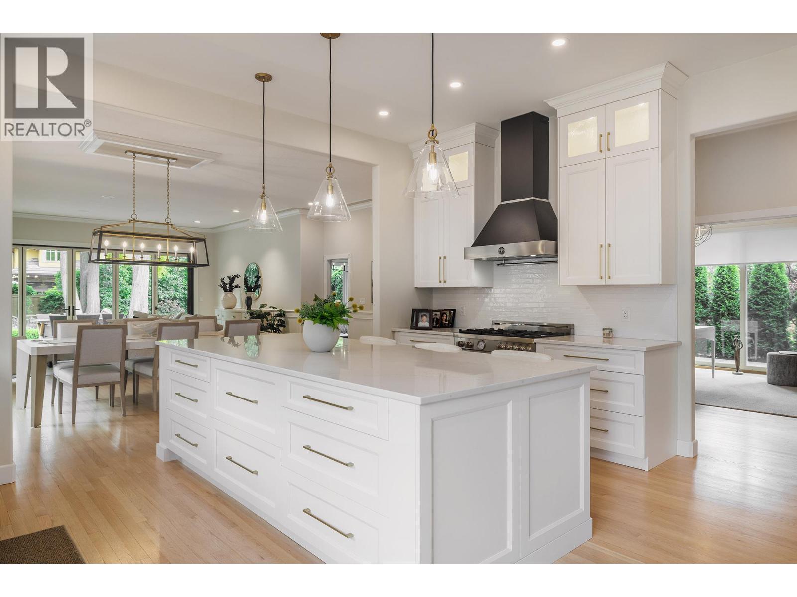 #4 2368 Abbott Street - 12