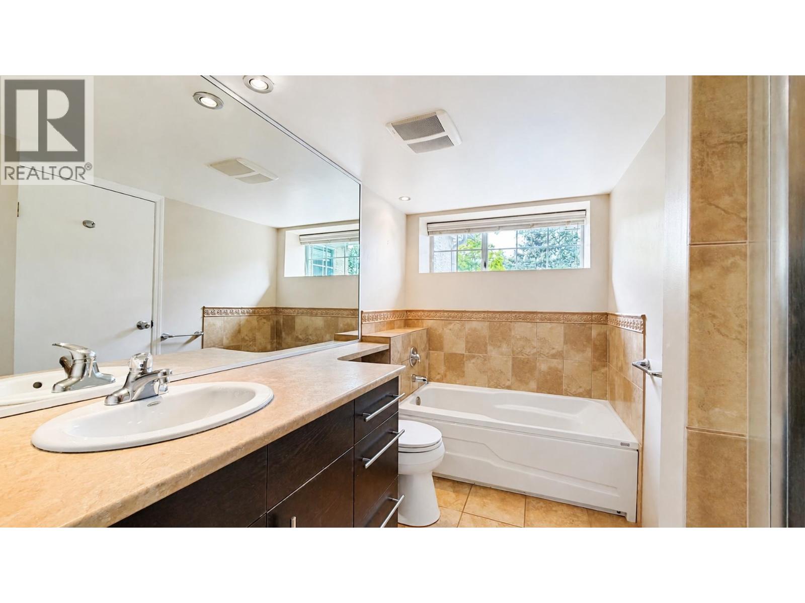 3 Bed, 3 Bath House for Sale in Vancouver – 2387 QUAYSIDE COURT, Vancouver – MLS# R3151884 - Image 19