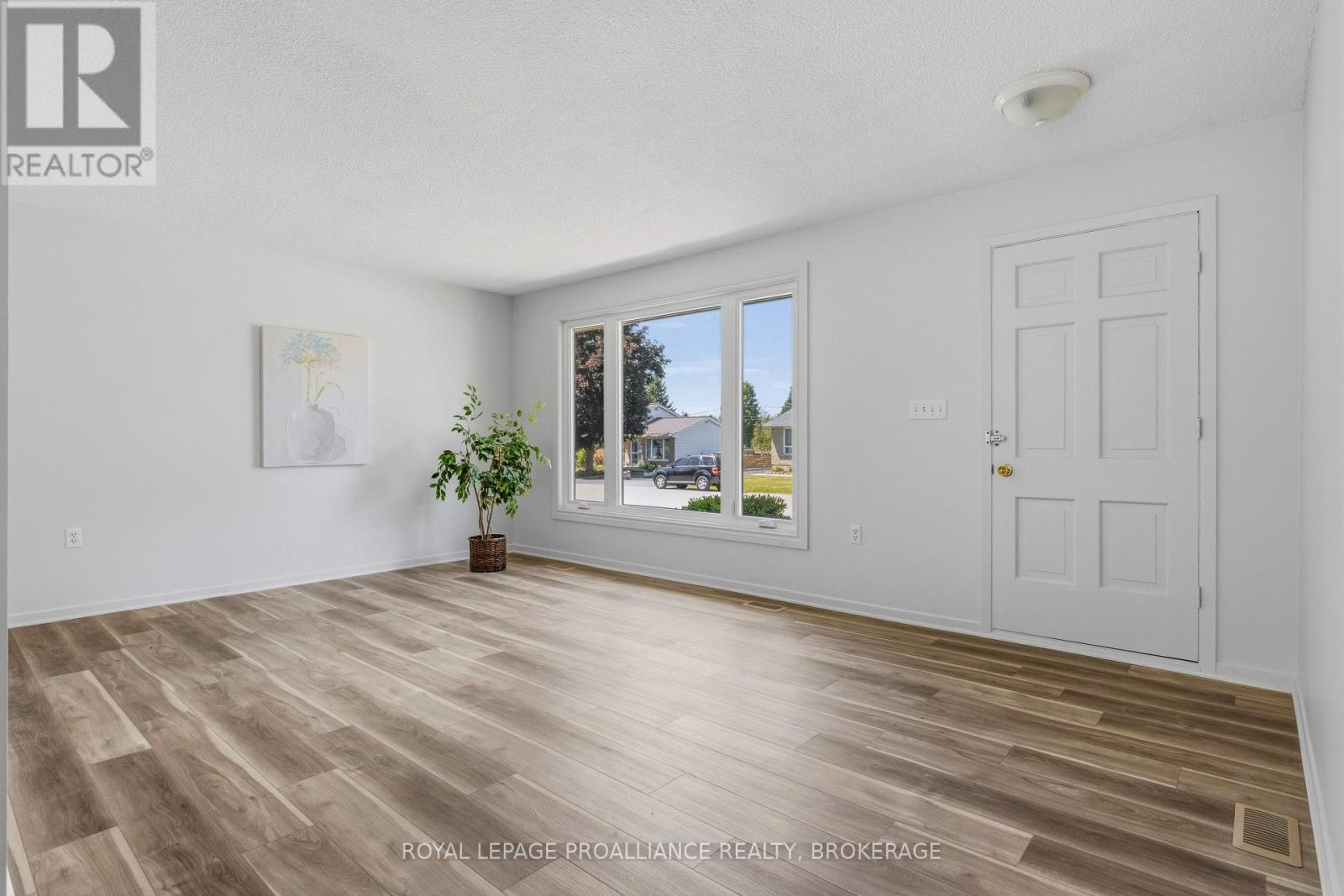 367 GEORGIANA STREET - 4