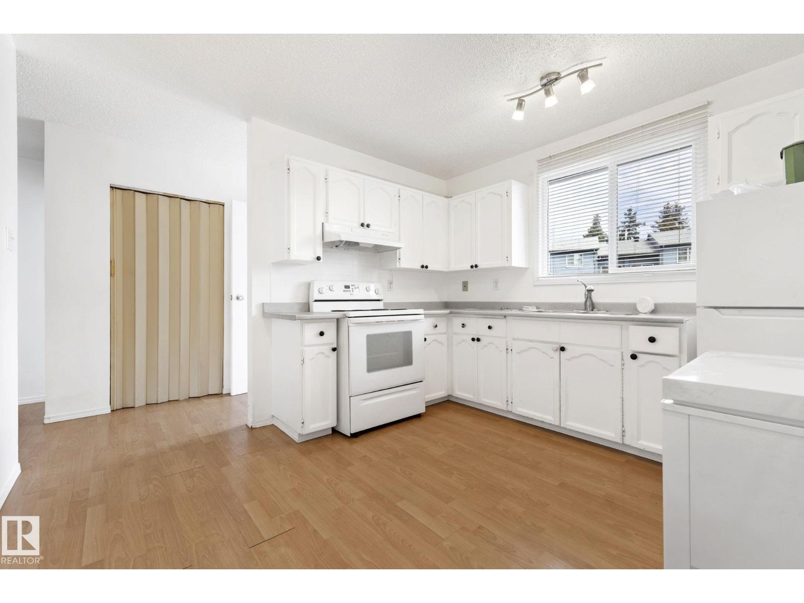 3122 142 AV NW - 10