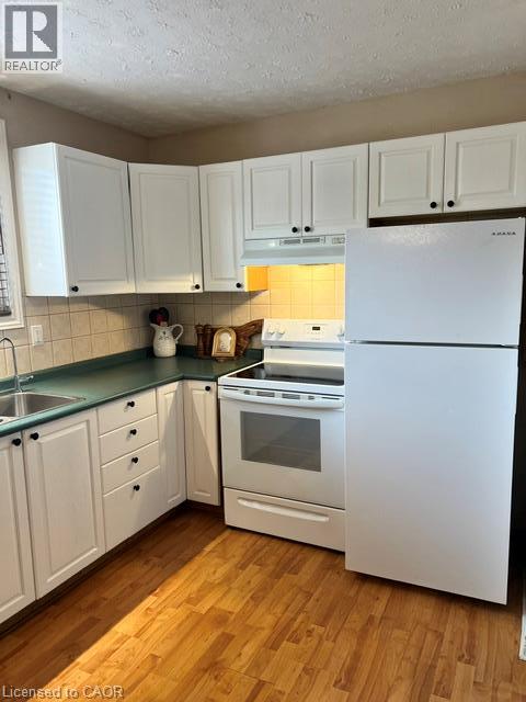 227 FERGUS Avenue Unit# 33 — photo 2