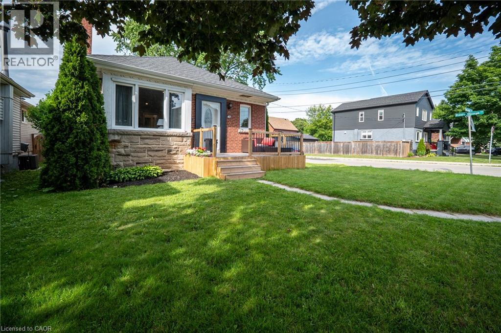 47 BRUCEDALE Avenue E - Image 3