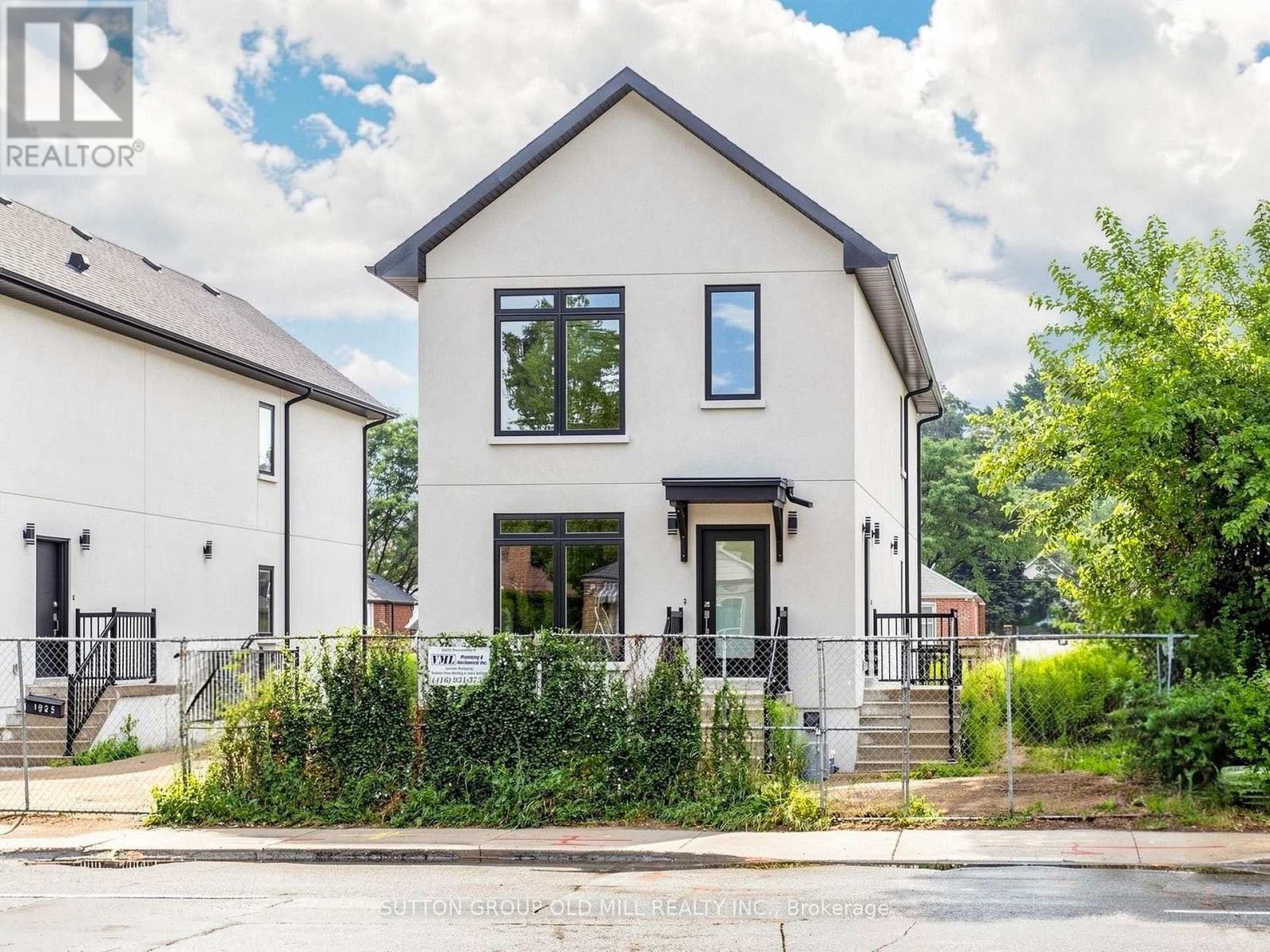 Photo of 1927 Lawrence Avenue