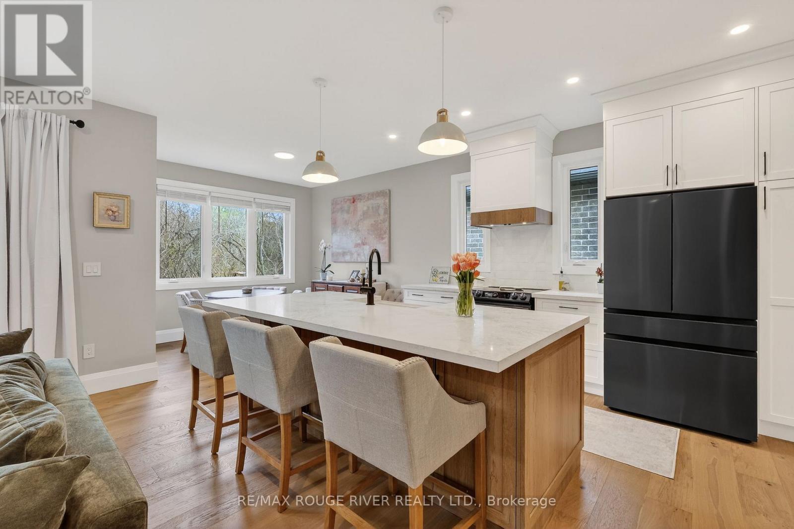 4 - 1000 D'ARCY STREET - 10