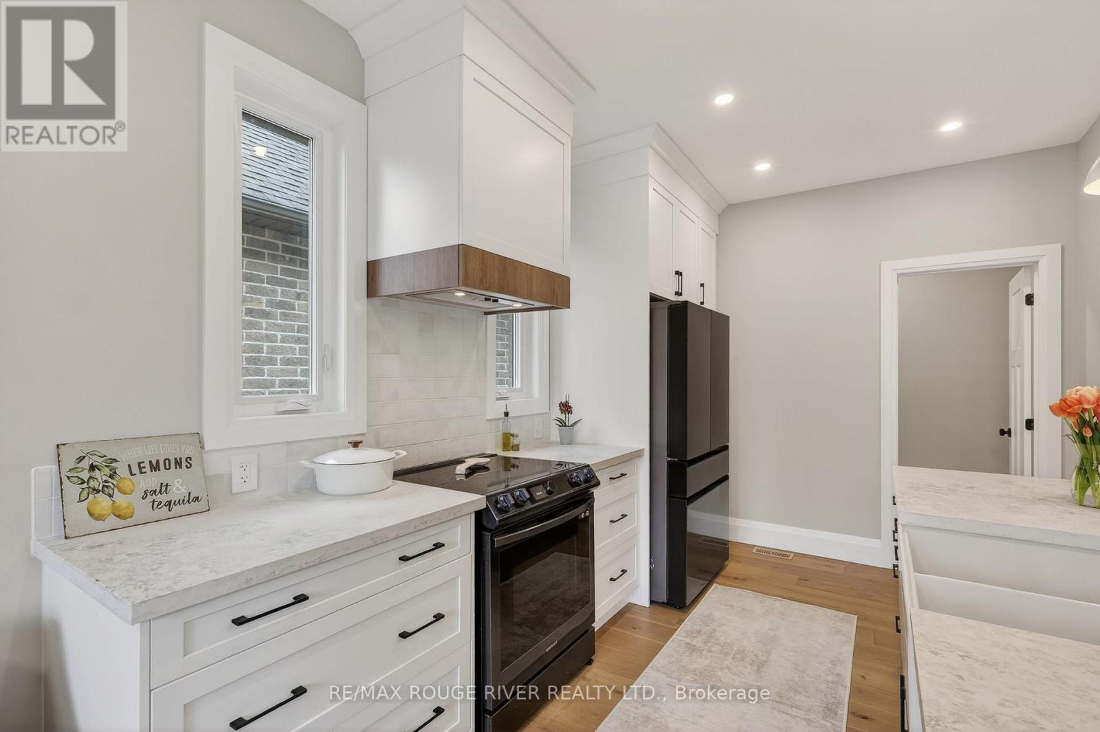 4 - 1000 D'ARCY STREET - Image 14