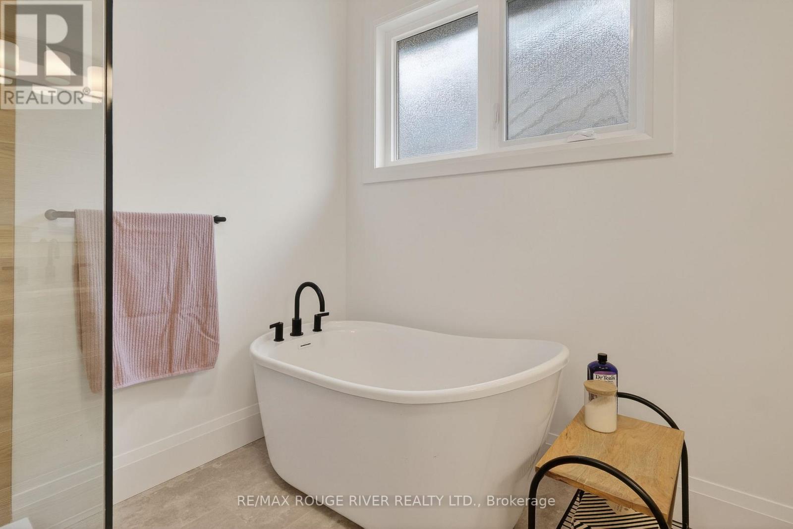 4 - 1000 D'ARCY STREET - Image 22
