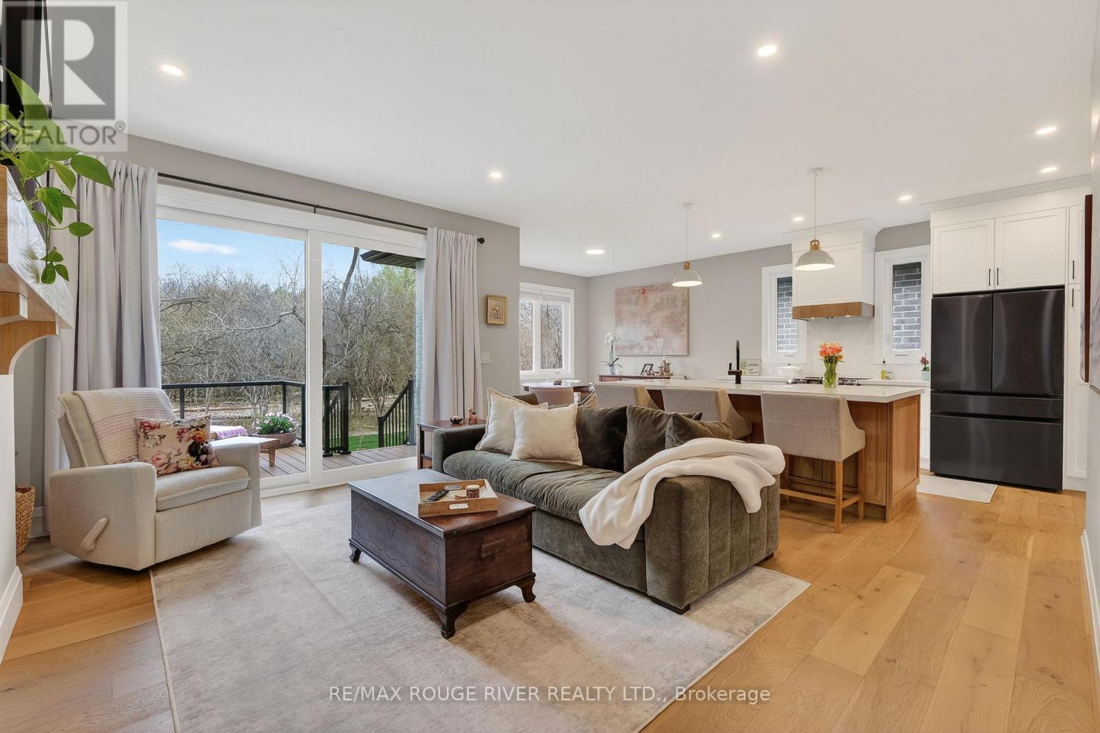 4 - 1000 D'ARCY STREET - Image 6