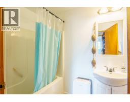 269 Matterson Dr, Ucluelet, BC V0R3A0 Photo 44