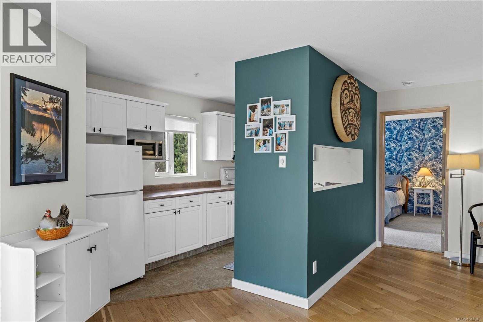 #409 4971 Songbird Pl - Image 9