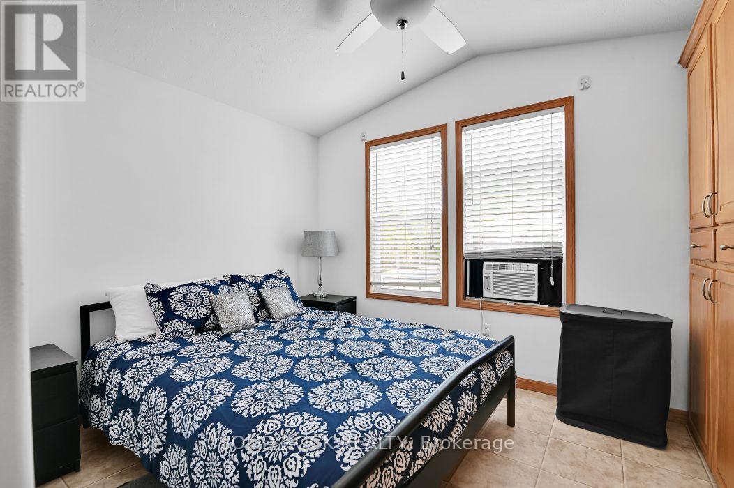 2 Bed, 1 Bath House for Rent in Ottawa – 90 – 3535 ST. JOSEPH BOULEVARD, Ottawa – MLS# X13636462 - Image 11