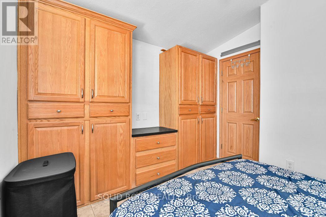 2 Bed, 1 Bath House for Rent in Ottawa – 90 – 3535 ST. JOSEPH BOULEVARD, Ottawa – MLS# X13636462 - Image 12