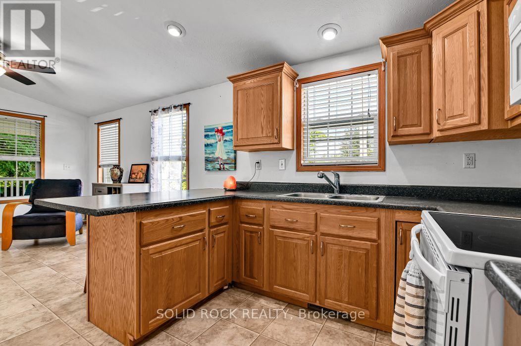 2 Bed, 1 Bath House for Rent in Ottawa – 90 – 3535 ST. JOSEPH BOULEVARD, Ottawa – MLS# X13636462 - Image 17
