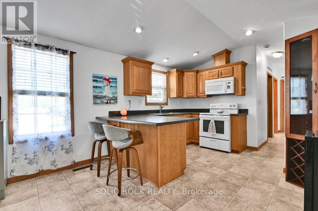 2 Bed, 1 Bath House for Rent in Ottawa – 90 – 3535 ST. JOSEPH BOULEVARD, Ottawa – MLS# X13636462 - Image 20