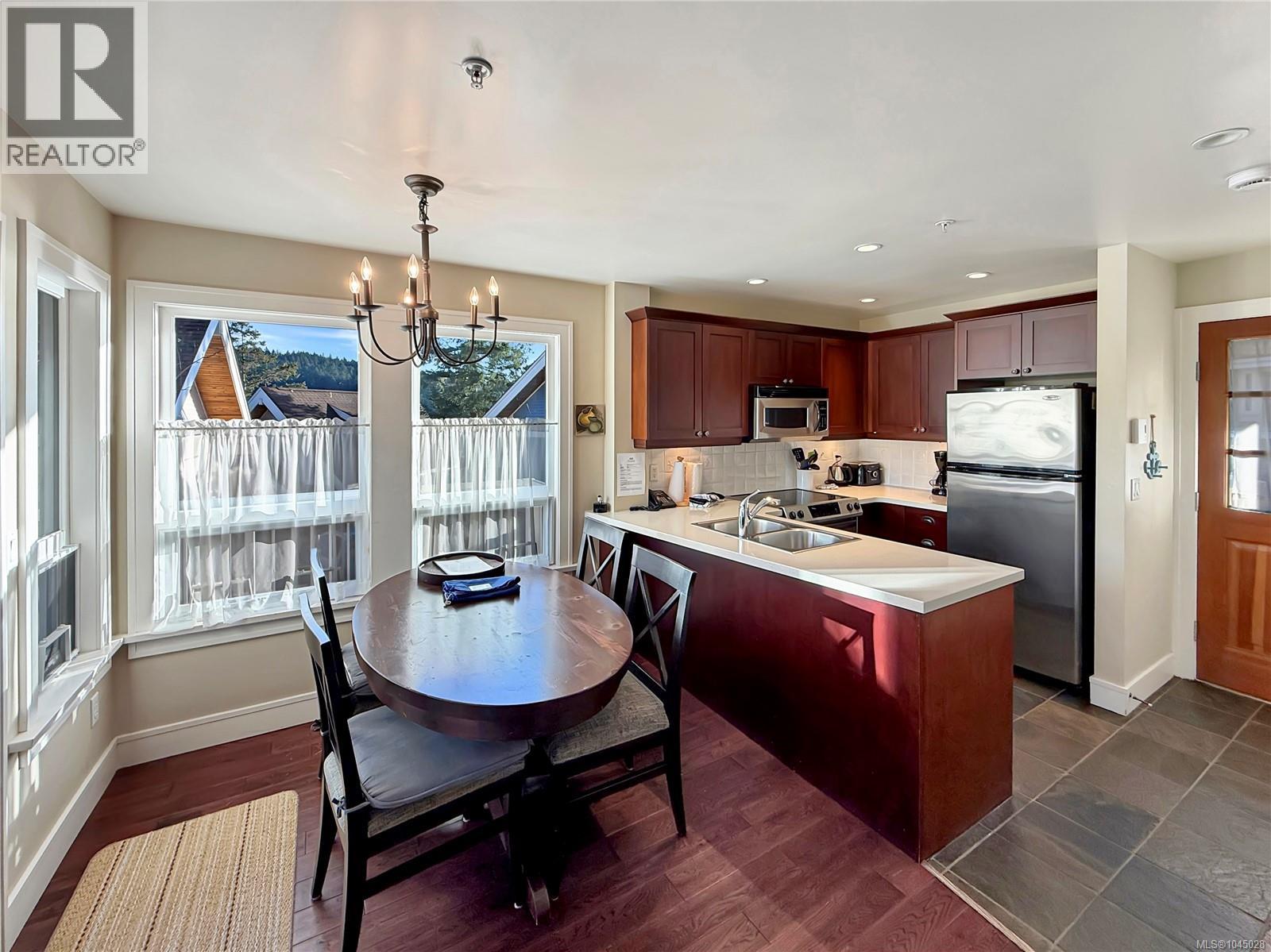 #13A 2315 Mackinnon Rd - 6