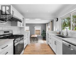 1685 Midgard Ave, Saanich, BC V8P2Y4 Photo 16