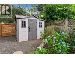 1685 Midgard Ave, Saanich, BC V8P2Y4 Photo 39