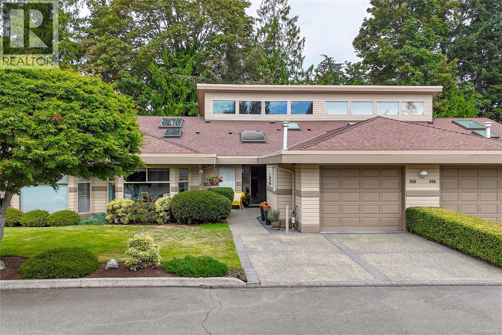 888 Lakes Blvd - 1