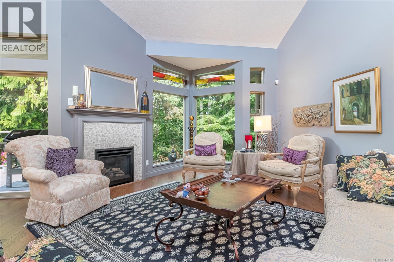 888 Lakes Blvd - Image 10