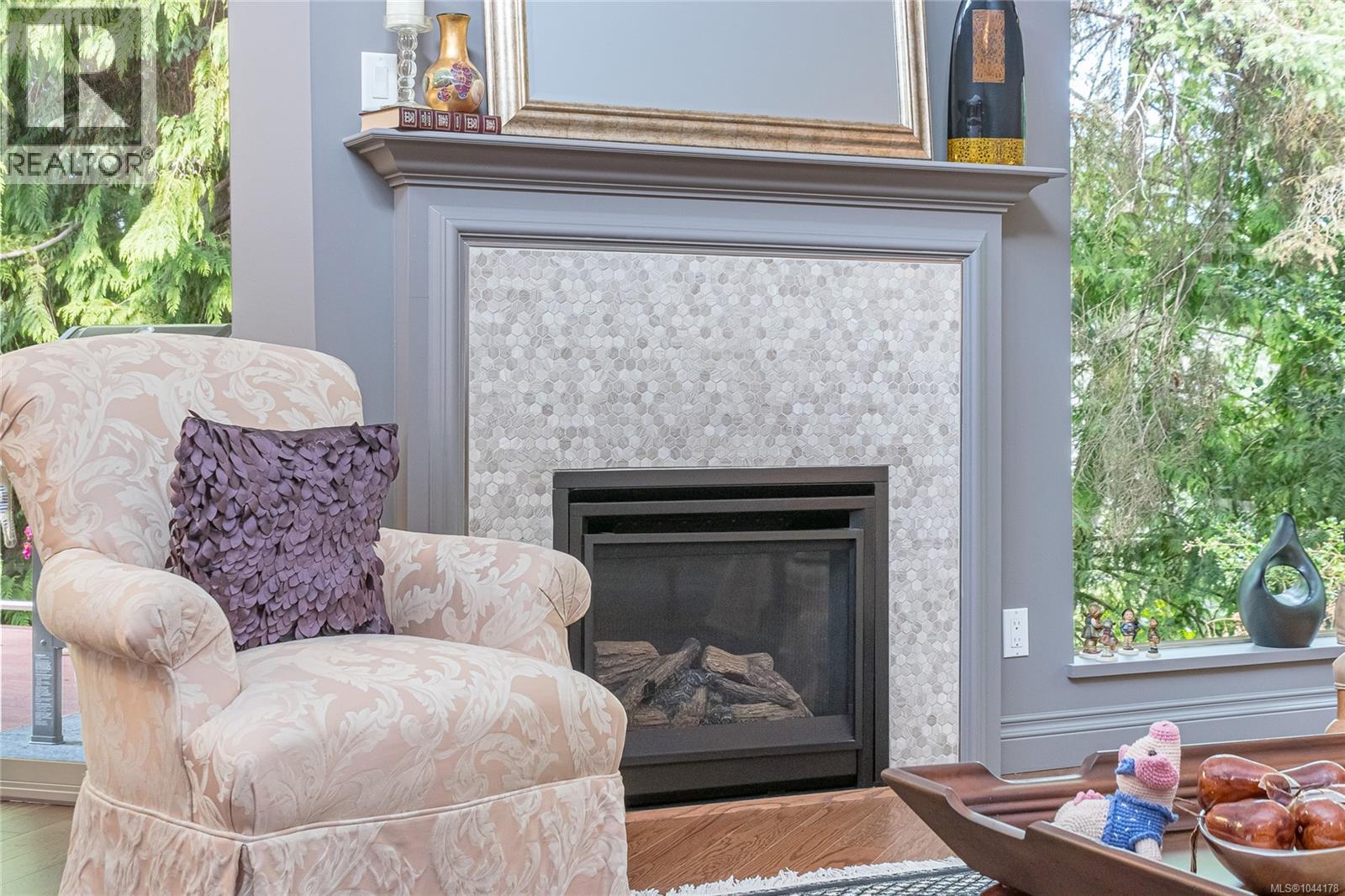 888 Lakes Blvd - Image 11