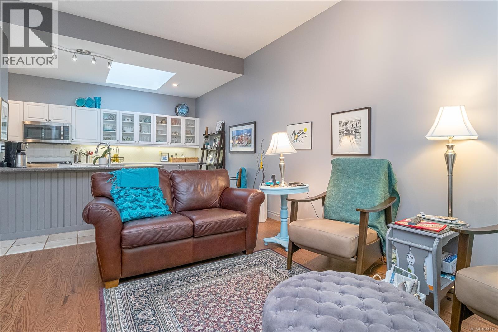 888 Lakes Blvd - Image 19
