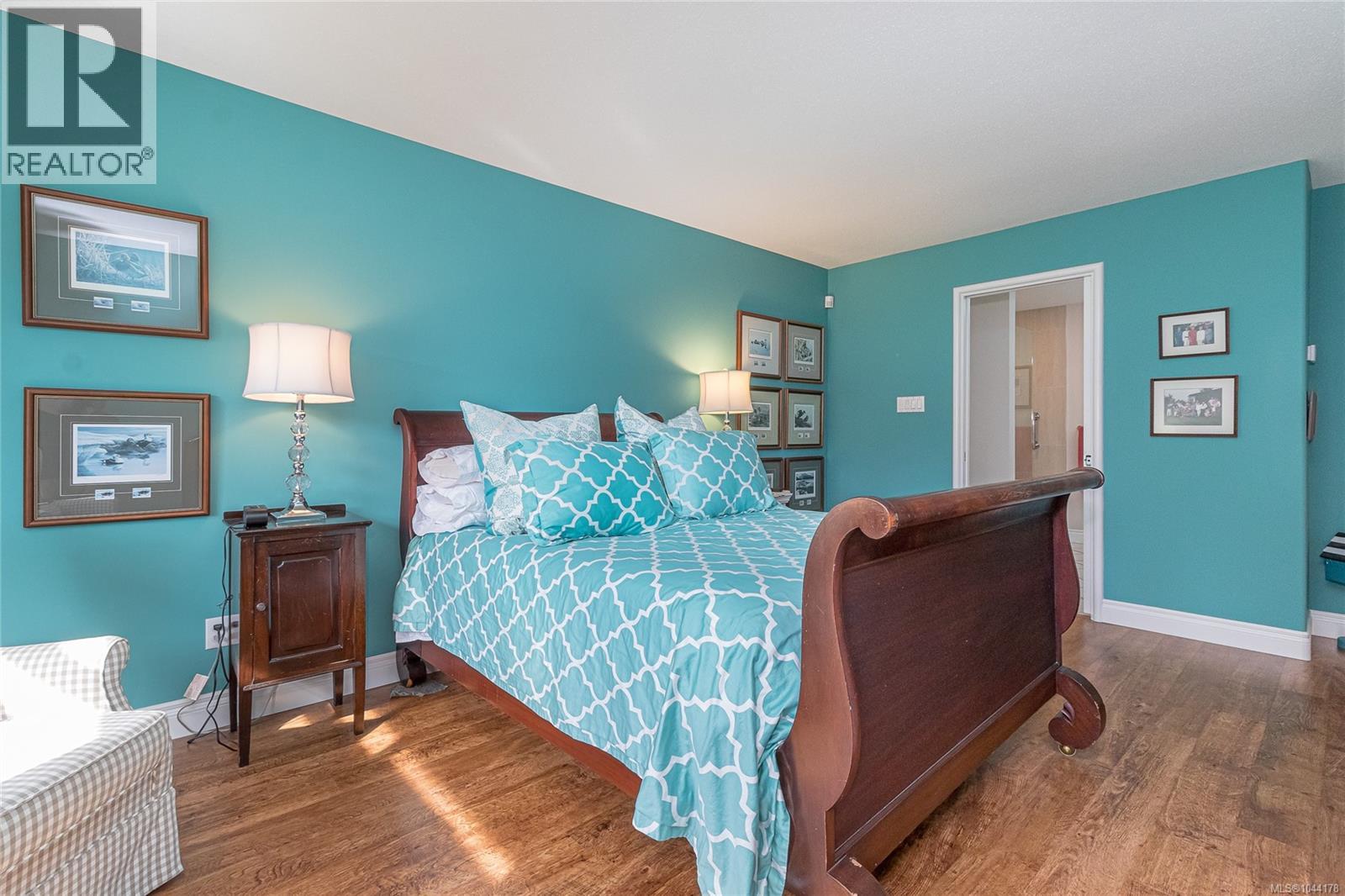 888 Lakes Blvd - 24