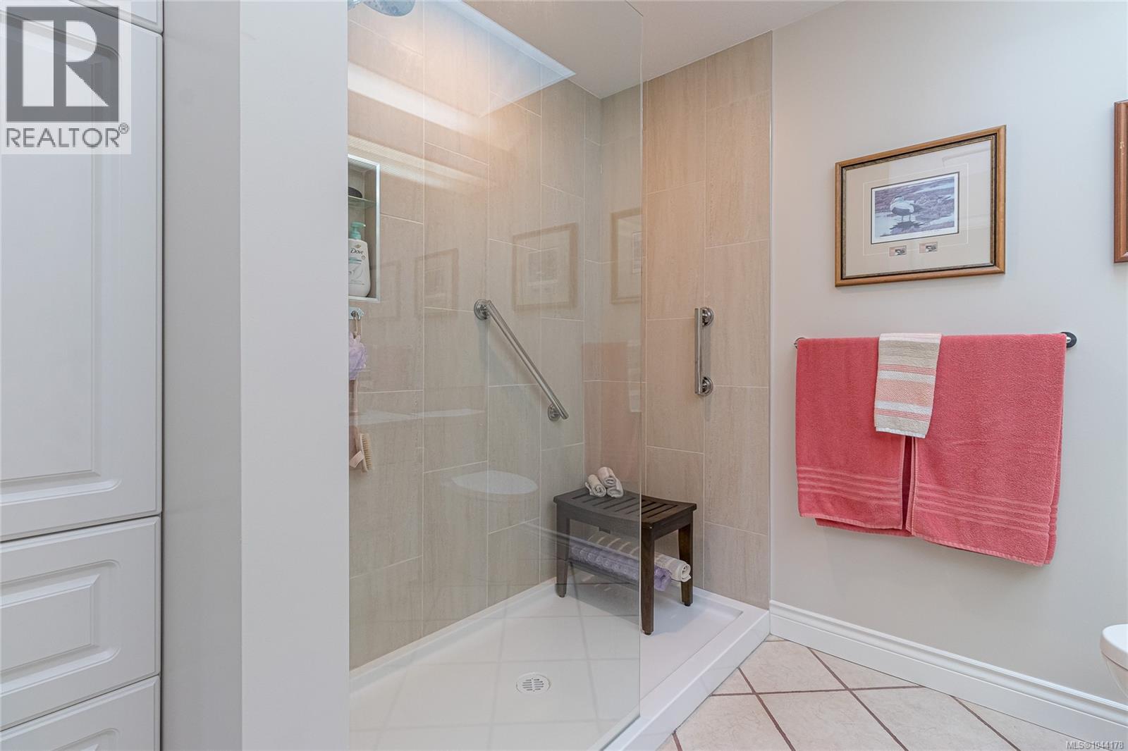 888 Lakes Blvd - Image 26