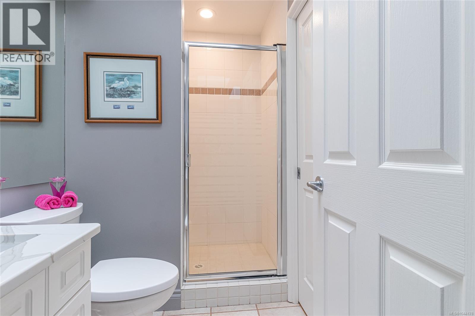 888 Lakes Blvd - Image 31
