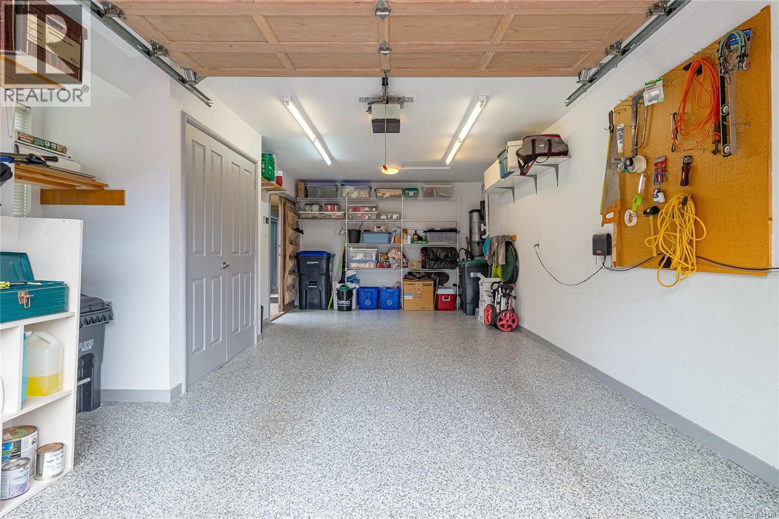 888 Lakes Blvd - Image 35