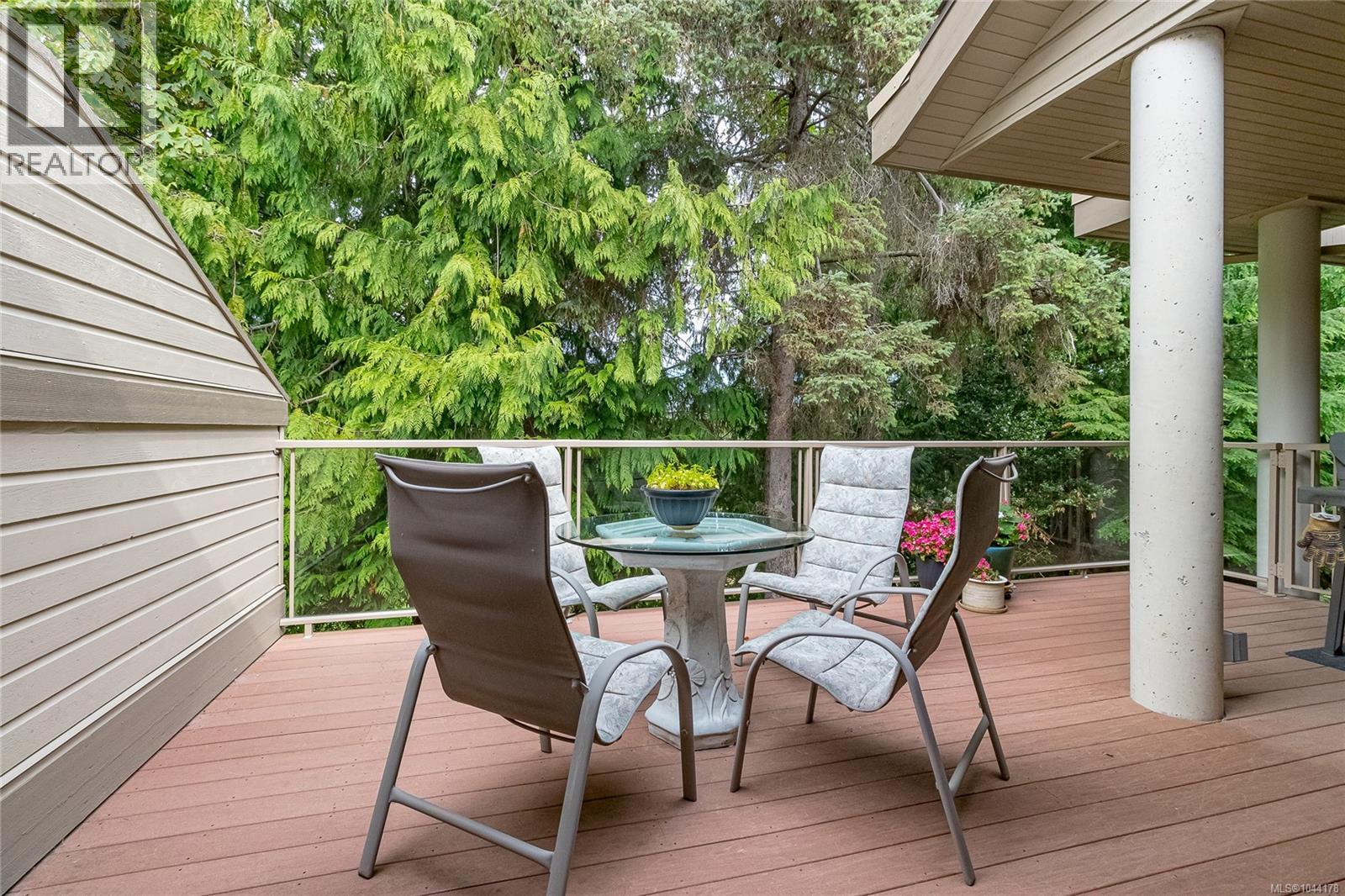 888 Lakes Blvd - 36