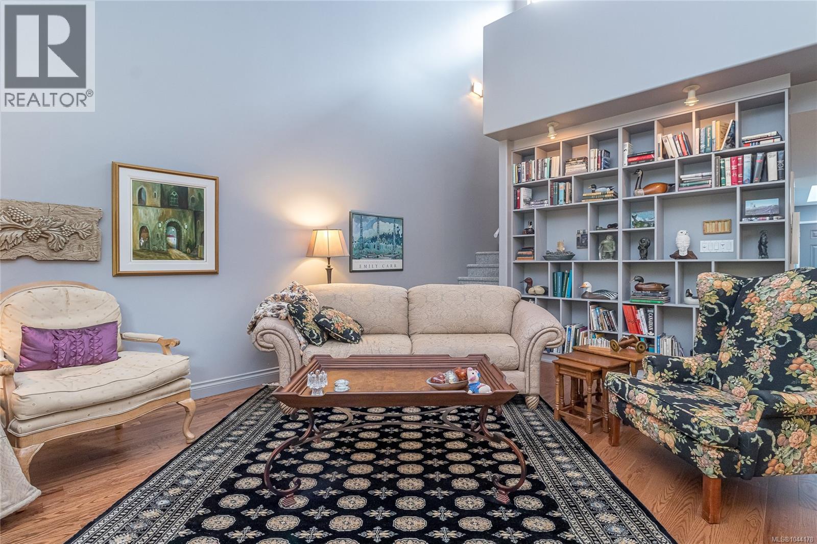 888 Lakes Blvd - Image 7