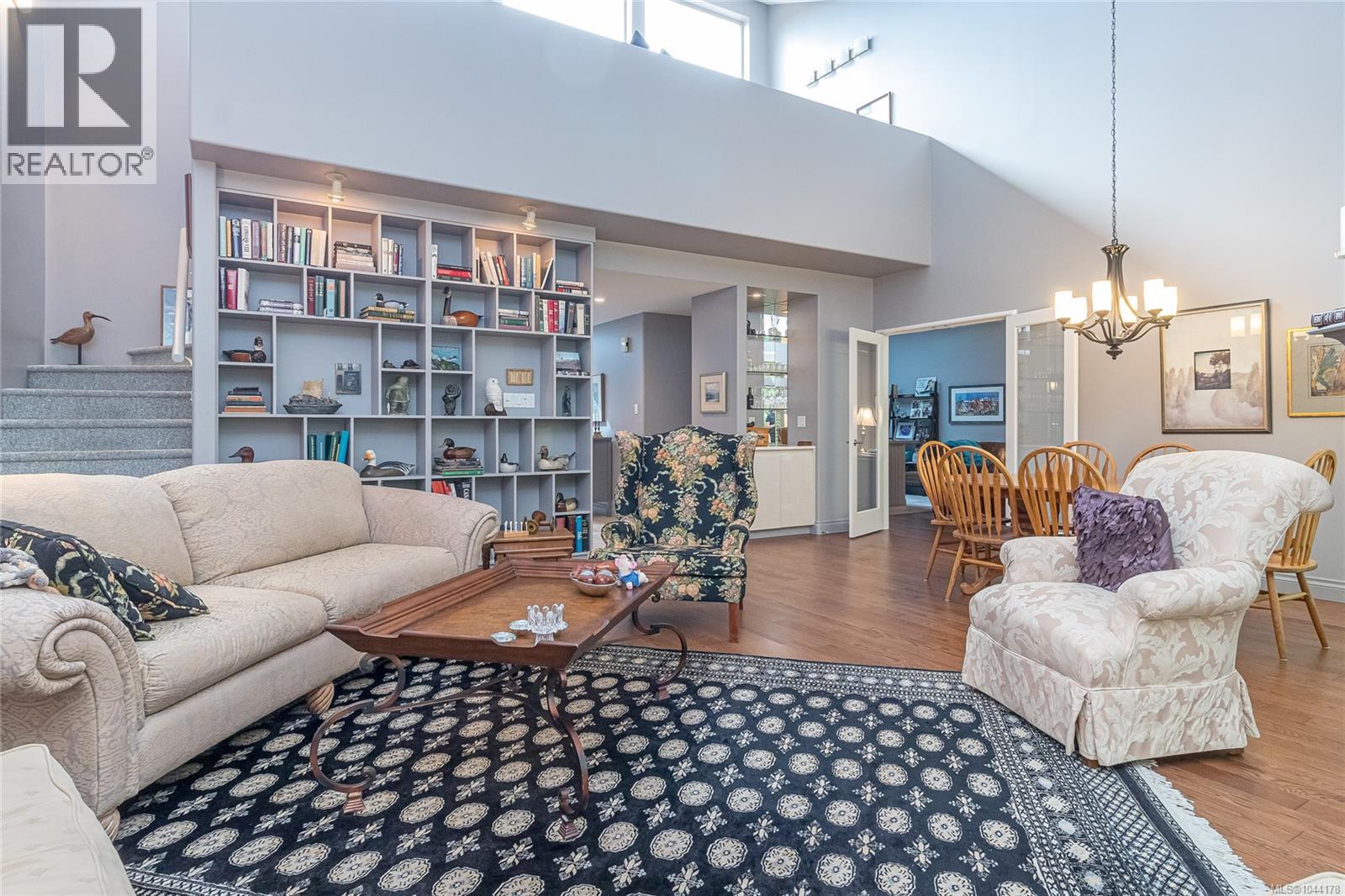 888 Lakes Blvd - Image 8